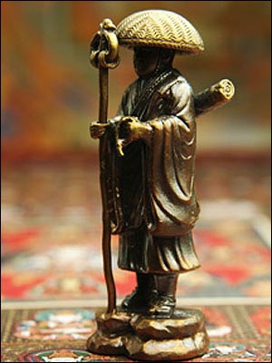 61101-極小仏像「弘法大師 空海(立)」