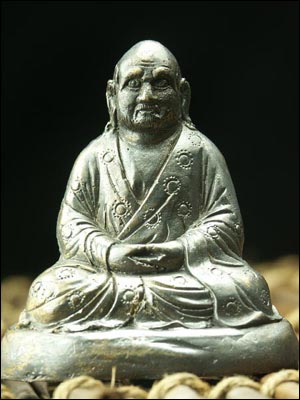61104-極小仏像「達磨(ダルマ)」